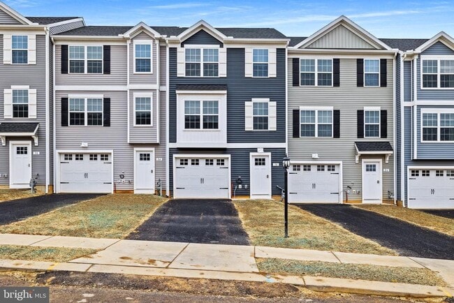 Primary Photo - 122 H St
