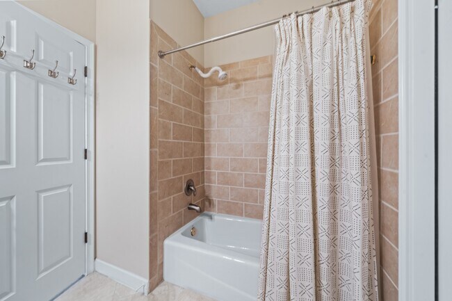 Building Photo - 7585 Jimmy Buffett Mem Hwy