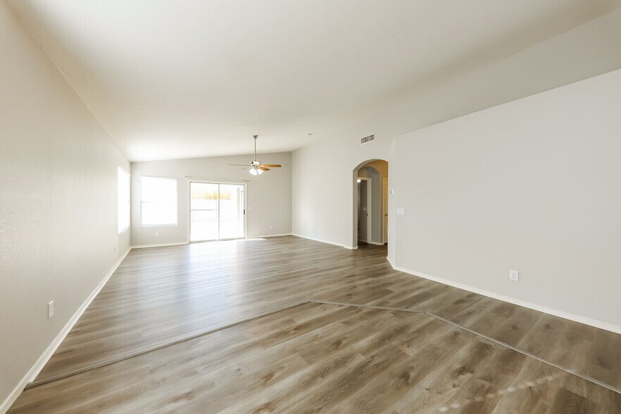 Building Photo - 9631 W Clara Ln