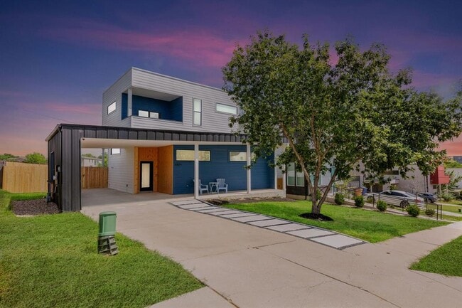 Building Photo - 5809 Toscana Ave