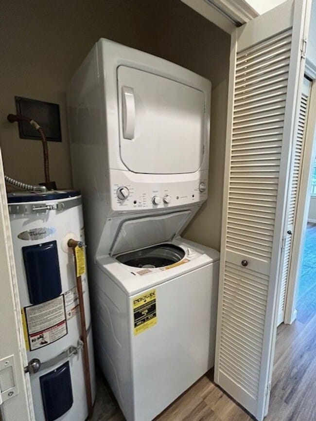 Building Photo - Gorgeous two bedroom apartment home