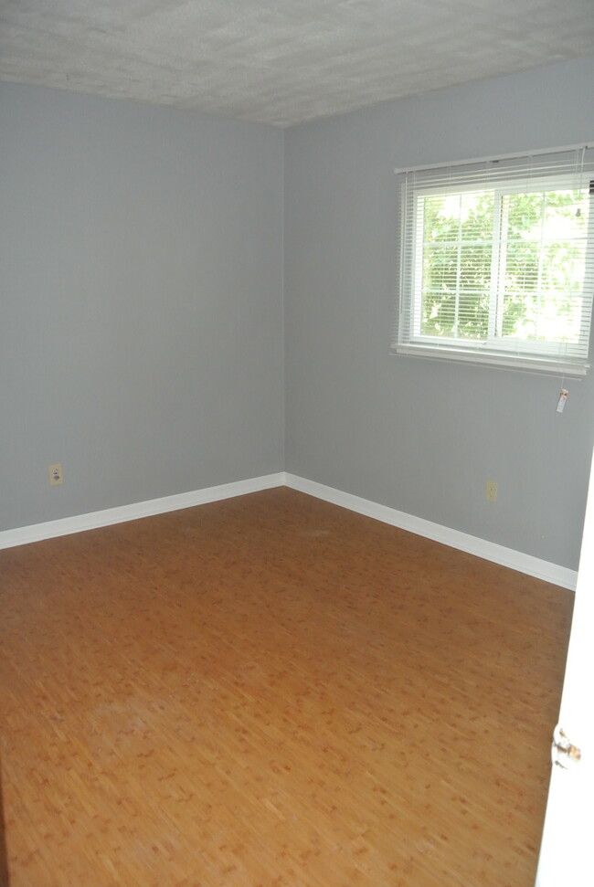 Building Photo - Adorable 2 bedroom, 1 bathroom In Pittsbur...