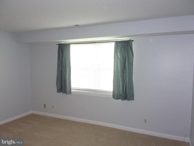 Building Photo - 100 Chesterfield Ln