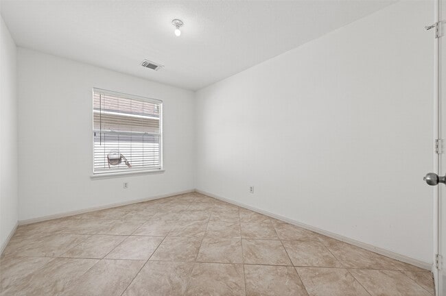 Building Photo - 11002 Bradford Way Dr