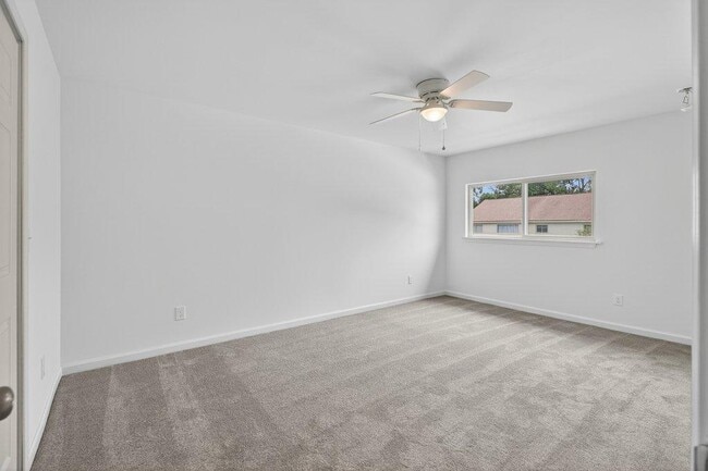 Building Photo - 8207 Kensington Square