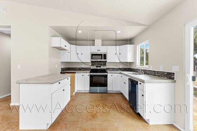 Building Photo - New Build Home with Solar in Lake Elsinore!