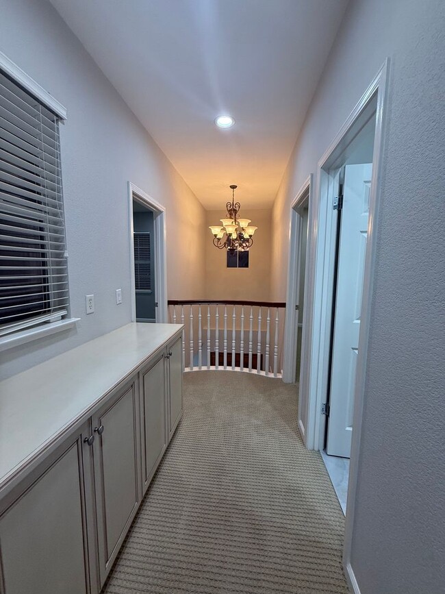 Building Photo - Available today - West Lake Estate 4/3 home