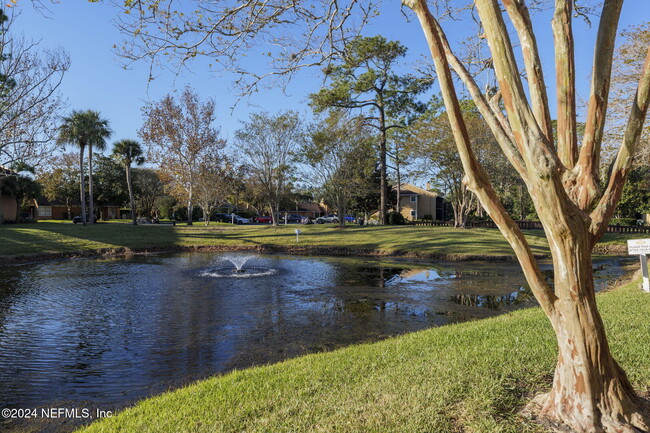 Building Photo - 858 Shoreline Cir