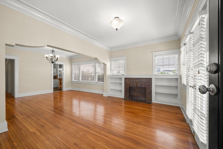 Primary Photo - 219 Redondo Ave