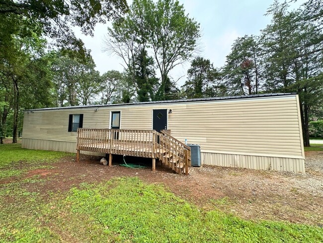 Building Photo - 120 Piedmont Golf Course Rd
