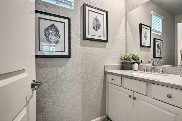 Building Photo - 3 bedroom in Roseville CA 95747