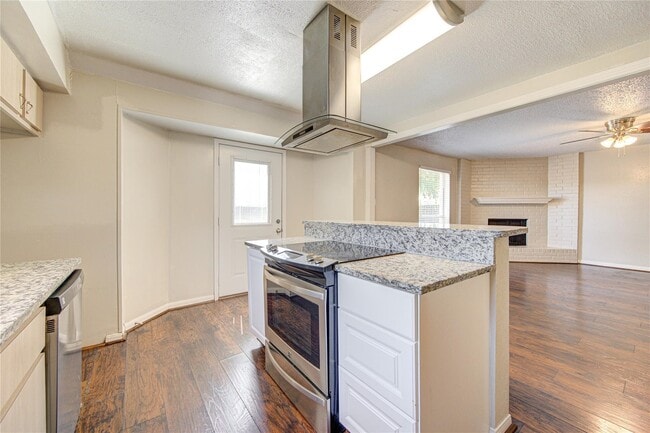Building Photo - 24119 Silversmith Ln
