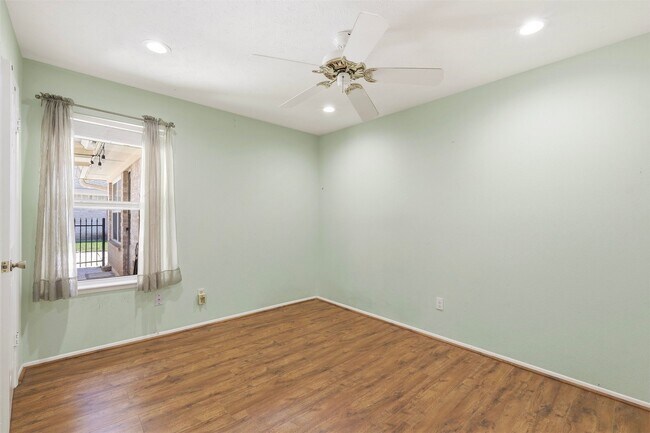 Building Photo - 3807 Glenwood Springs Dr