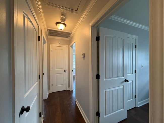 Building Photo - Sharon Hills Neighborhood