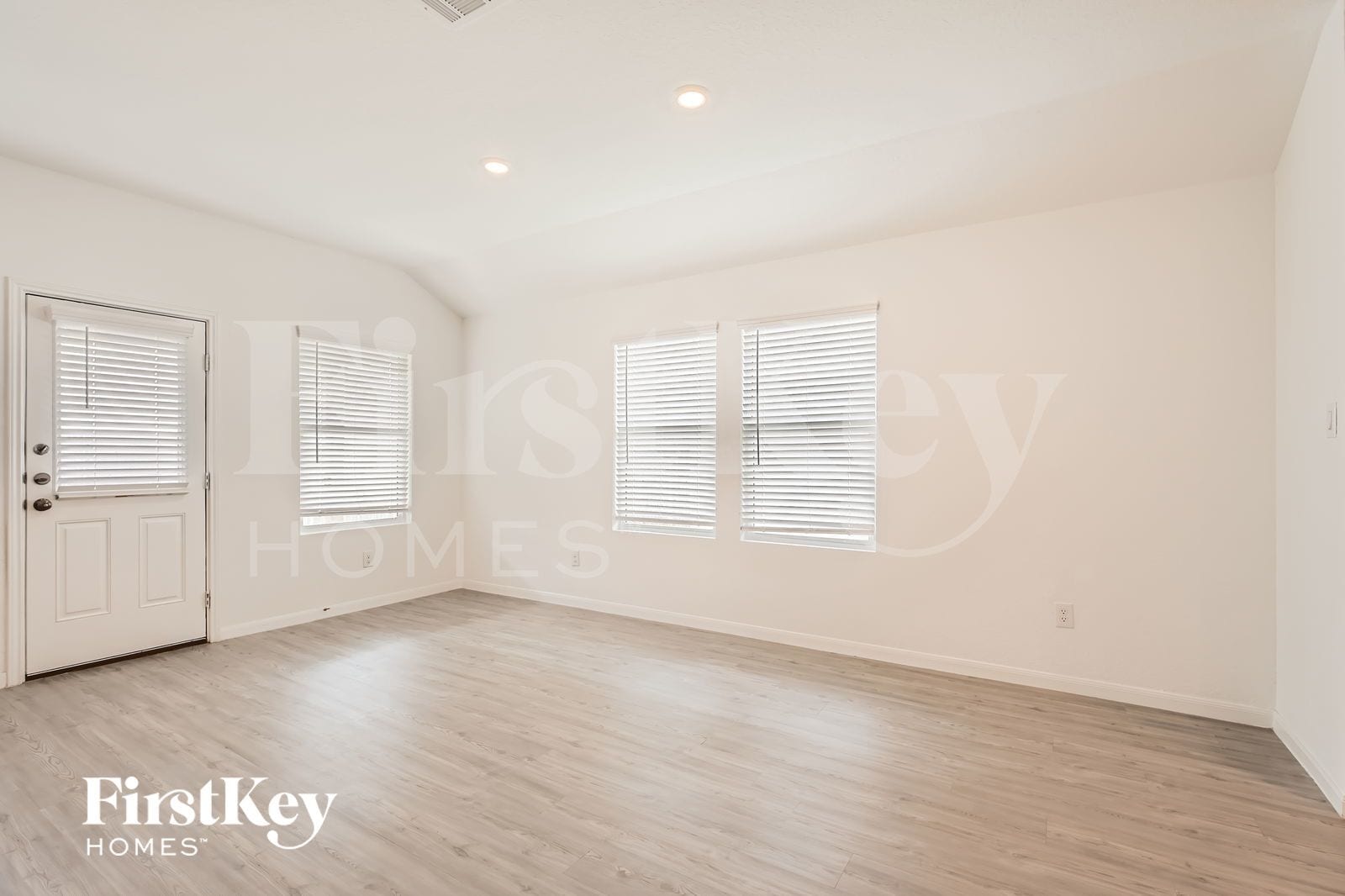 Building Photo - 1212 Treehouse Ln