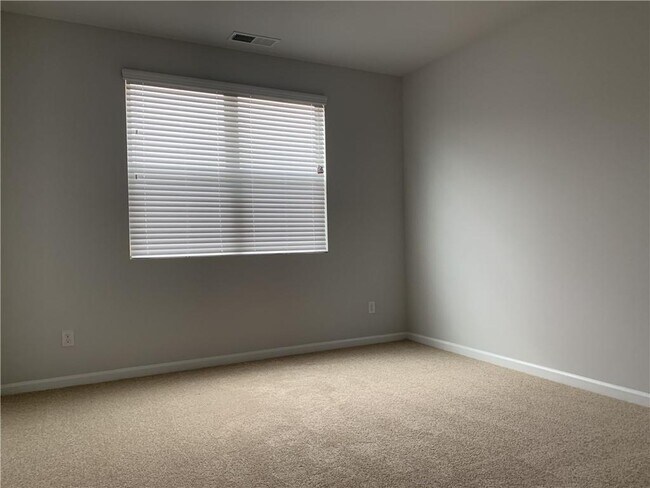Building Photo - 430 Broadmoor Dr