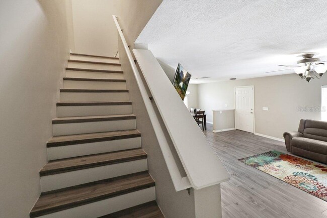 Building Photo - 7127 Waterside Dr