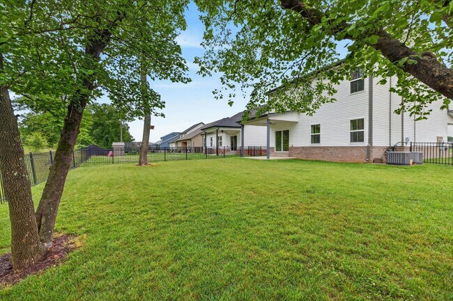 Building Photo - 4 Bedroom Pet Friendly Home For Rent with Club House, Comm. Pool, & Comm Gym Access!