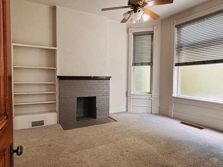 Building Photo - 12 E 200 S