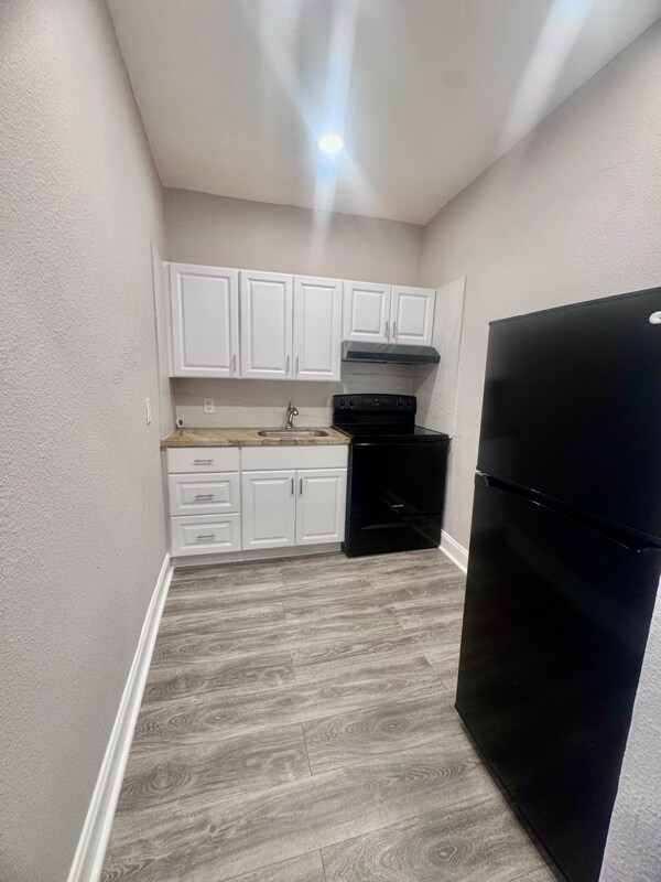 Building Photo - 921 N 19th Ave