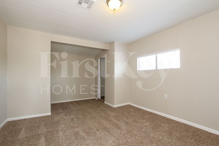 Building Photo - 5702 N 19th Dr