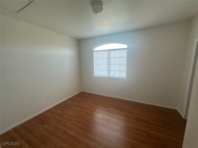 Building Photo - 75 N Valle Verde Dr