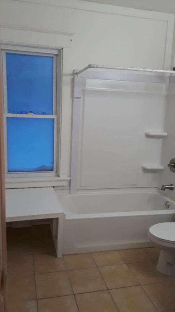Building Photo - AVAILABLE JULY - 3 BED 1 BATH