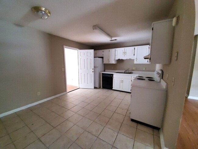 Building Photo - 403 Wendwood Ct