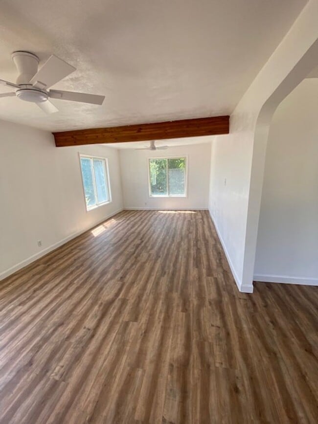 Building Photo - Home With Shop & Pasture!