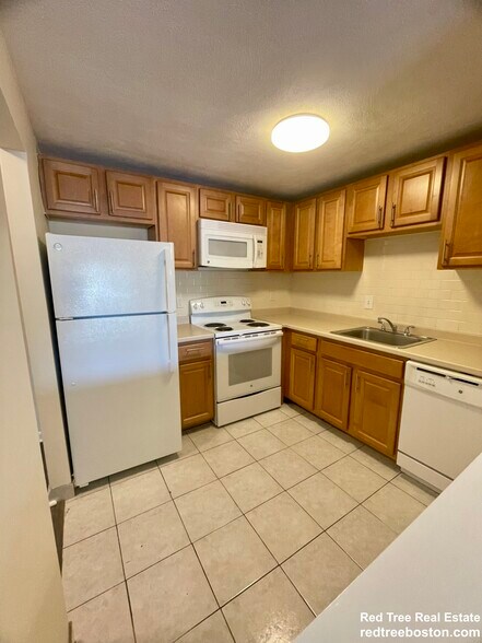 Building Photo - 24 Whites Ave