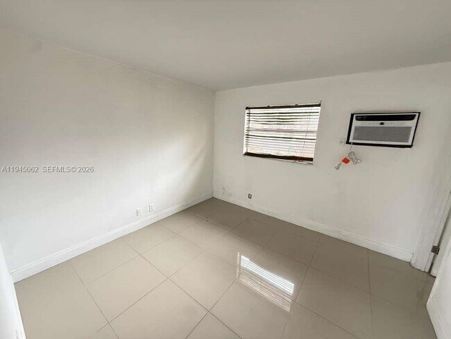 Building Photo - 101 NE 41st St