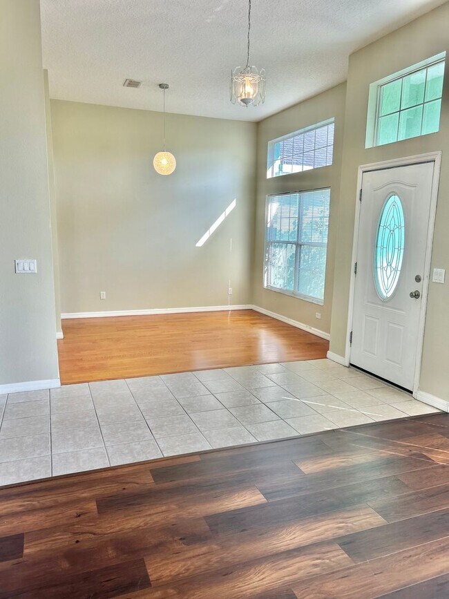 Building Photo - 4 BEDROOM - GATED TWIN LAKES SUBDIVISION -...