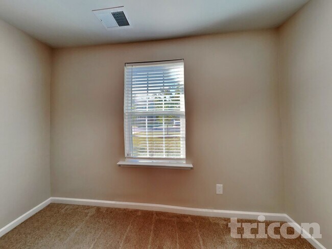 Building Photo - 64 Crew Clb Ct