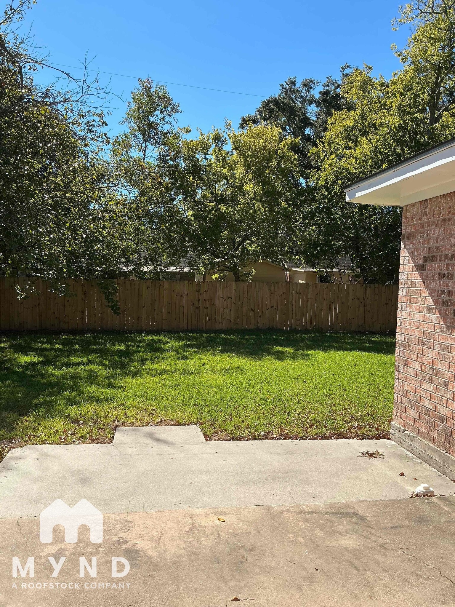 Building Photo - 1911 Bogatto St