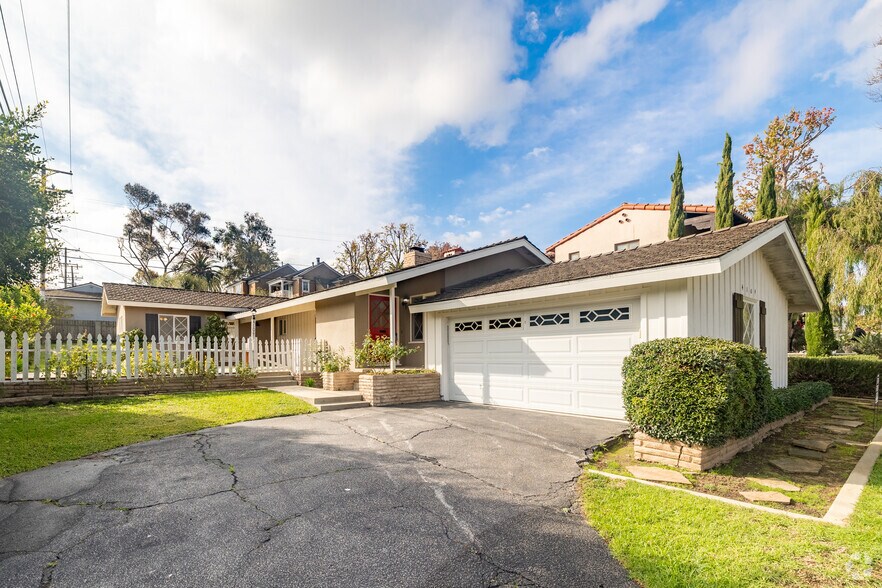 Building Photo - 4104 Via Largavista