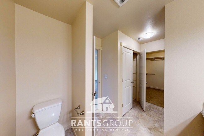 Building Photo - 837R