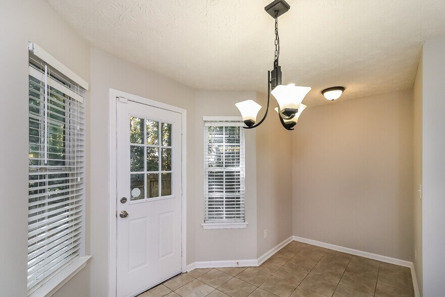 Building Photo - 86 Springbottom Dr SE