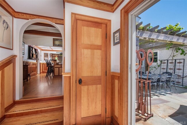 Building Photo - 6 White Ln