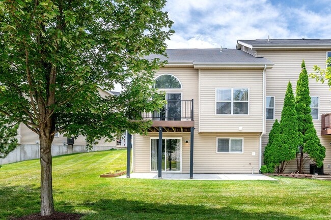 Building Photo - Gorgeous Updated 3 Bed 3 Bath Home Garage