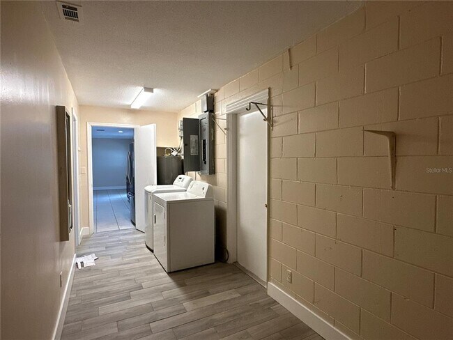 Building Photo - 5508 Turkey Lake Rd