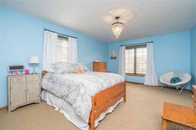 Building Photo - 4404 S Yellowstone Ln
