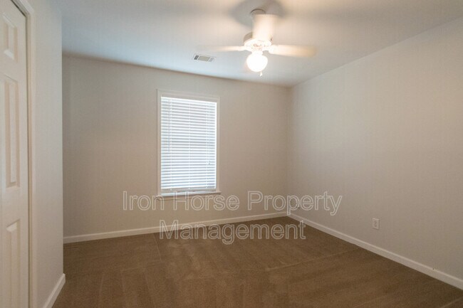 Building Photo - 155 Whispering Springs