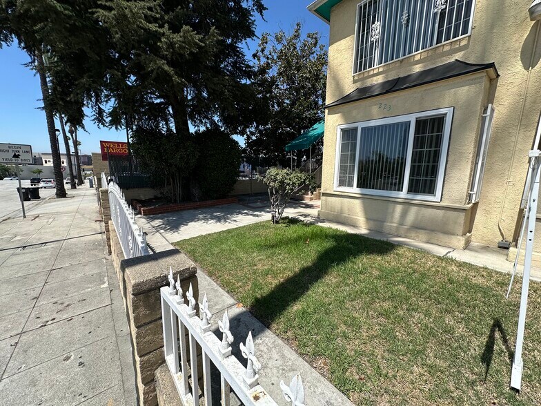 Building Photo - 223 E Burbank Blvd