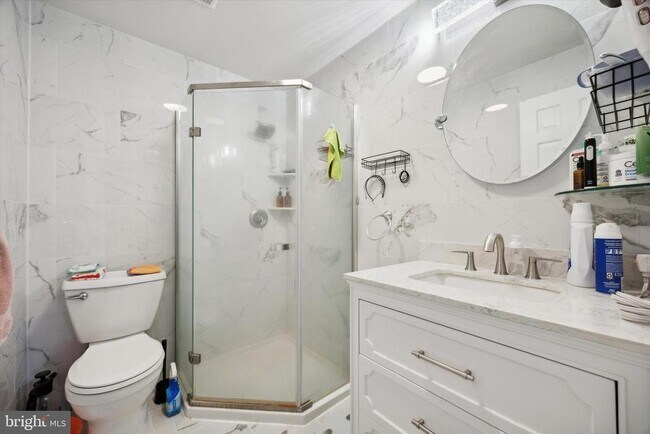 Building Photo - 25 N Buck Ln