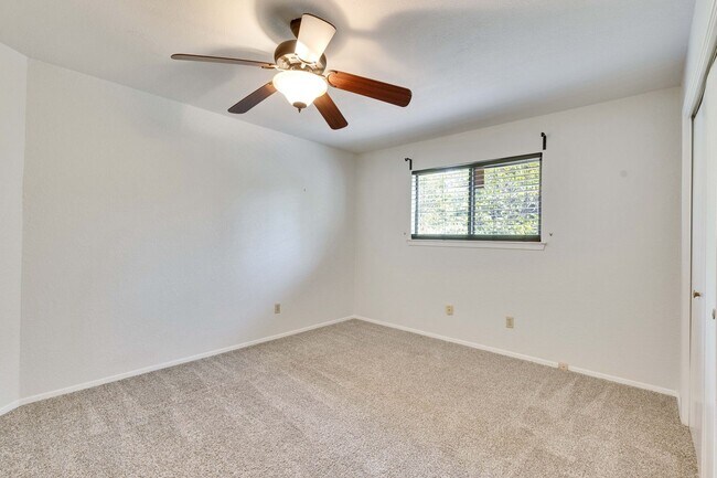 Building Photo - Great 3 bedroom home in South Austin!