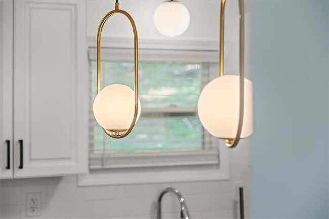 Building Photo - 5300 Binford Pl SW