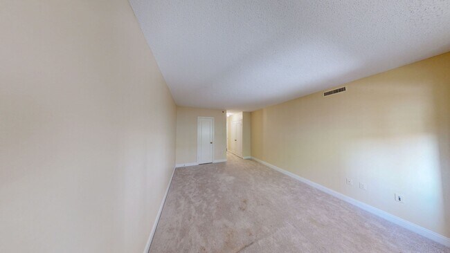 Building Photo - 4550 N Park Ave