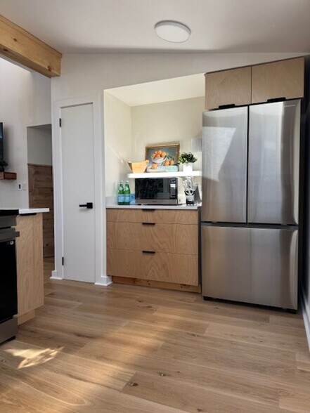 Building Photo - 148 E Hill Rd