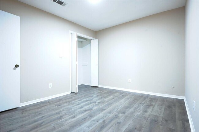 Building Photo - 11030 Petworth Dr