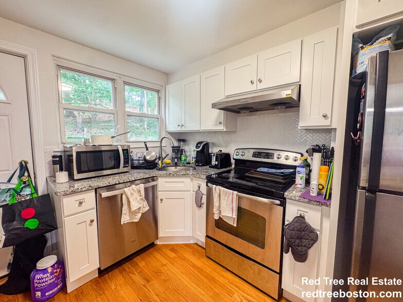 Building Photo - 119 Chestnut St